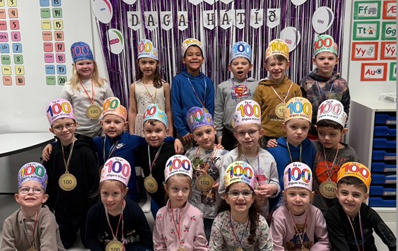 100 daga hátíð hjá 1. bekk